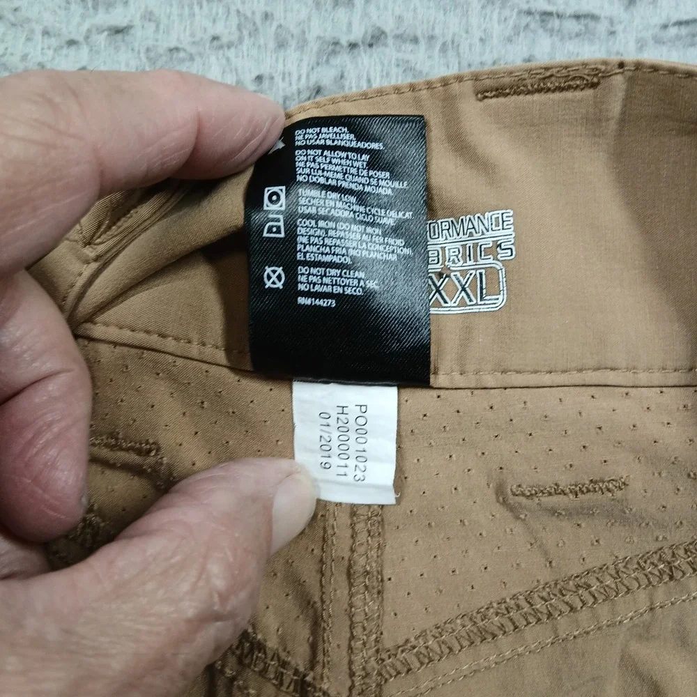 Huk‎ Fishing Performance Shorts Mens XXL Tan Khaki Cargo Pockets Outdoor